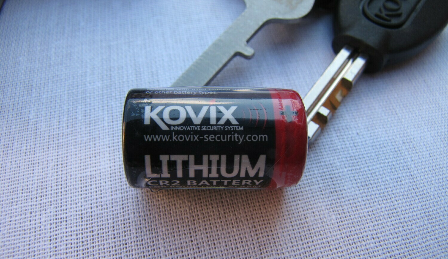 батарейка служит до 8 месяцев при непрерывной работе батарейка CR-2 для сигнализации